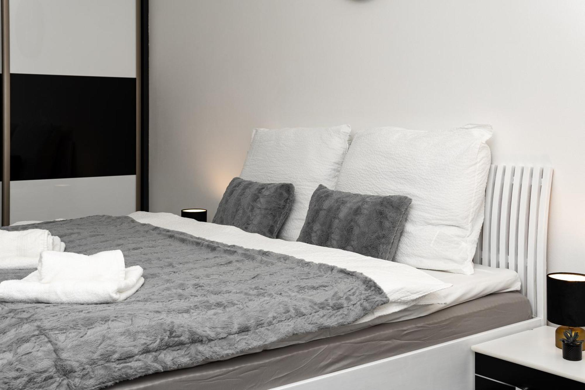 Bnb New Beautiful Apartment In The Center Of Ostrava With Option Garage Parking מראה חיצוני תמונה
