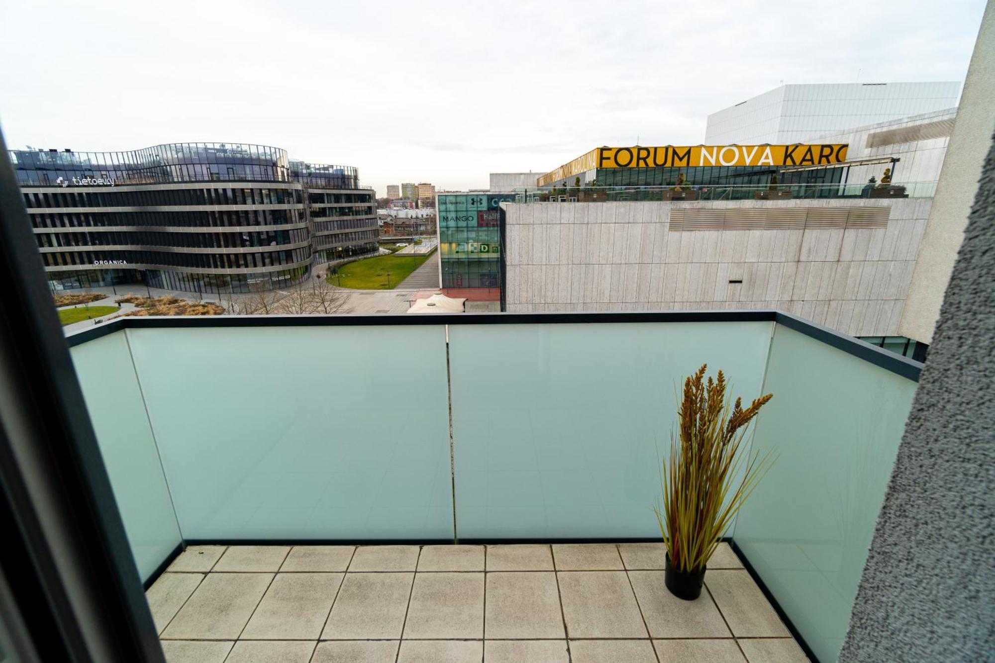 Bnb New Beautiful Apartment In The Center Of Ostrava With Option Garage Parking מראה חיצוני תמונה